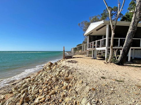 BEACH BACH - Accommodation Brisbane 1