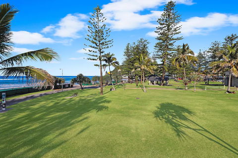 Pacific Regis Beachfront Holiday Apartments - Accommodation Brisbane 15