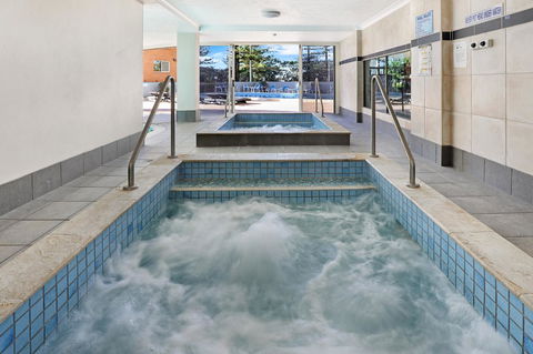 Pacific Regis Beachfront Holiday Apartments - Accommodation Brisbane 5