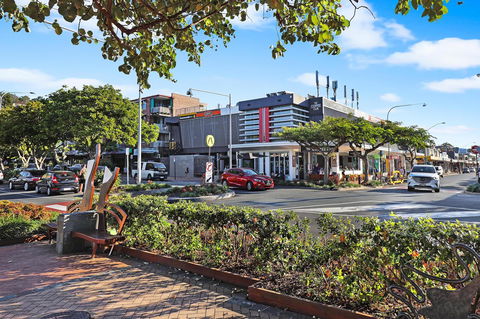Pacific Regis Beachfront Holiday Apartments - Accommodation Brisbane 16