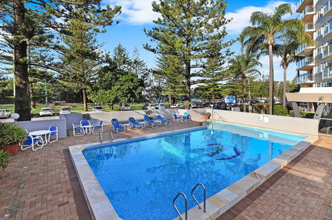 Pacific Regis Beachfront Holiday Apartments - Accommodation Brisbane 4
