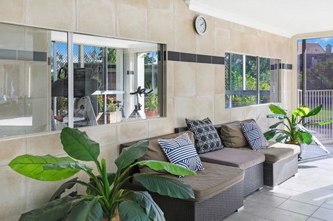 Pacific Regis Beachfront Holiday Apartments - Accommodation Brisbane 7