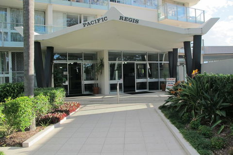 Pacific Regis Beachfront Holiday Apartments - Accommodation Brisbane 10