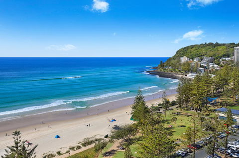 Pacific Regis Beachfront Holiday Apartments - Accommodation Brisbane 0