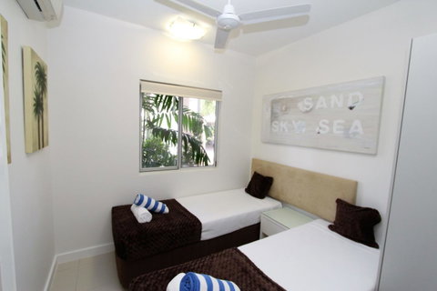 Beachside Apartment 5 - Accommodation Brisbane 15