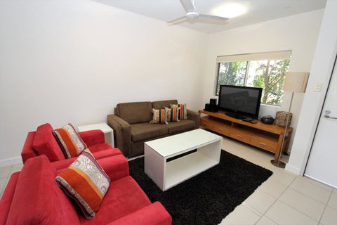 Beachside Apartment 5 - Accommodation Brisbane 4