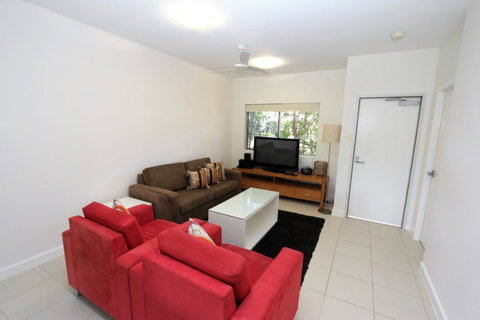 Beachside Apartment 5 - Accommodation Brisbane 11