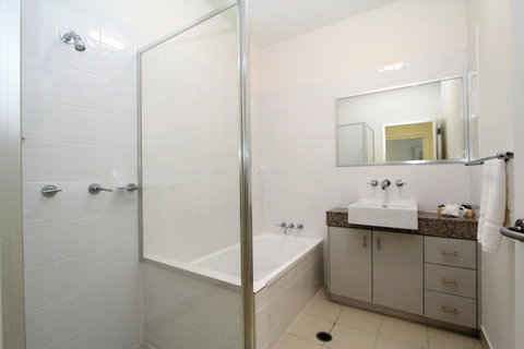 Beachside Apartment 5 - Accommodation Brisbane 10