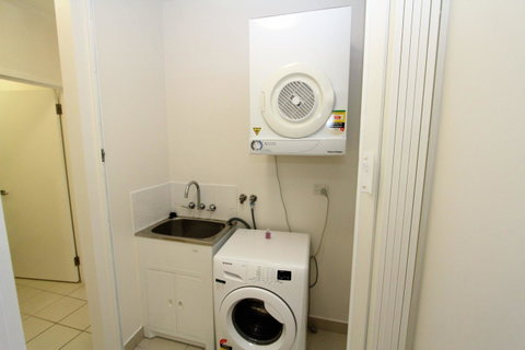 Beachside Apartment 5 - Accommodation Brisbane 8