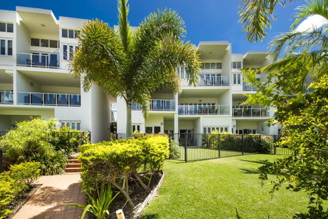 Beachside Apartment 5 - Accommodation Brisbane 5