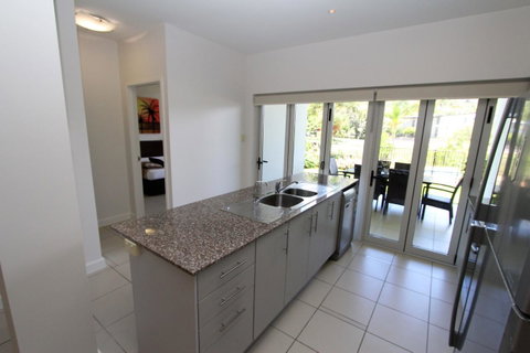 Beachside Apartment 5 - Accommodation Brisbane 3