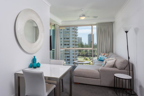 Maldives Resort Main Beach, Gold Coast - Accommodation Brisbane 11