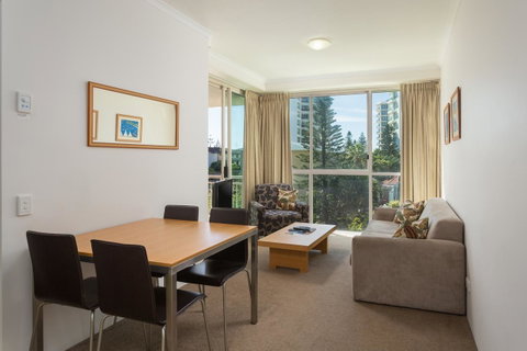 Maldives Resort Main Beach, Gold Coast - Accommodation Brisbane 4