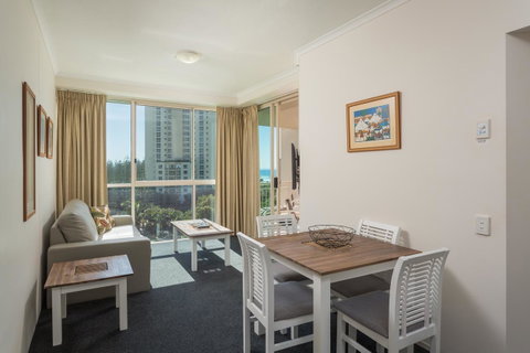 Maldives Resort Main Beach, Gold Coast - Accommodation Brisbane 9