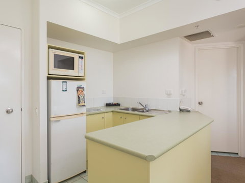 Maldives Resort Main Beach, Gold Coast - Accommodation Brisbane 5