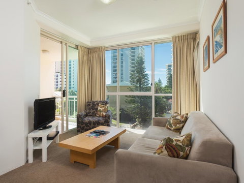 Maldives Resort Main Beach, Gold Coast - Accommodation Brisbane 3