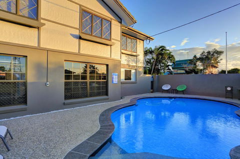 Chalet Motor Inn - Accommodation Brisbane 2