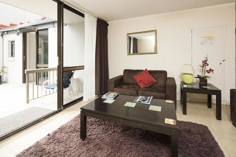 Burleigh Palms Holiday Apartments - Accommodation Brisbane 33