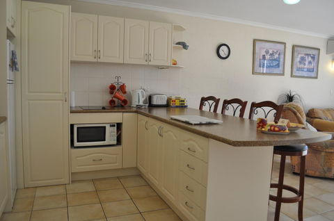 Burleigh Palms Holiday Apartments - Accommodation Brisbane 18