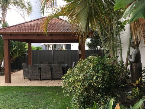Burleigh Palms Holiday Apartments - Accommodation Brisbane 22