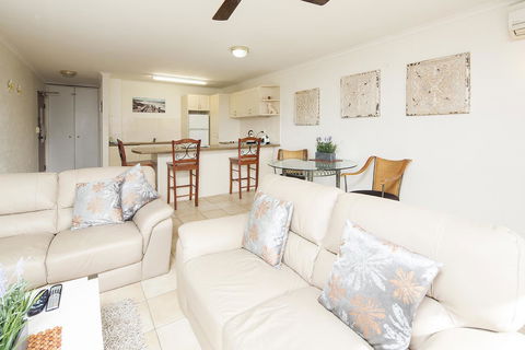 Burleigh Palms Holiday Apartments - Accommodation Brisbane 25