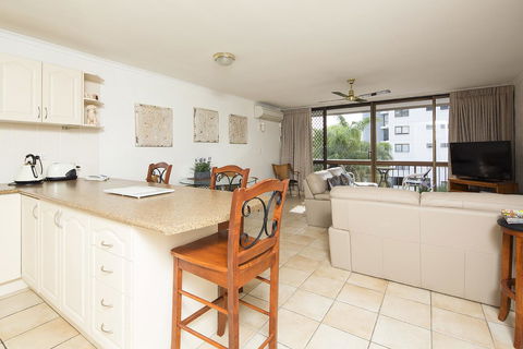 Burleigh Palms Holiday Apartments - Accommodation Brisbane 31