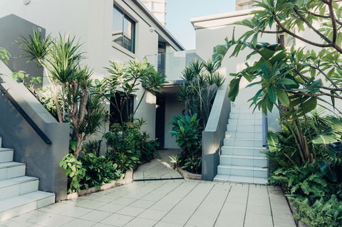 Burleigh Palms Holiday Apartments - Accommodation Brisbane 17