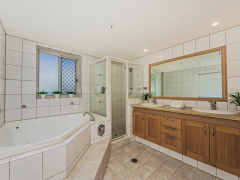 Oceana On Broadbeach - Accommodation Brisbane 11
