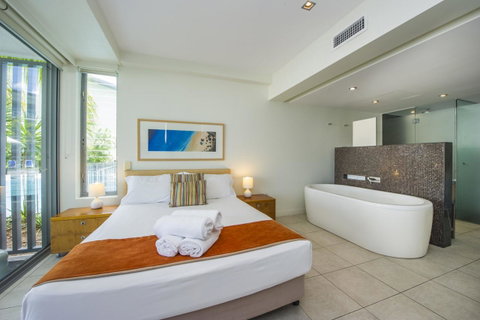 Blue On Blue Apartment 1011 - Accommodation Brisbane 1