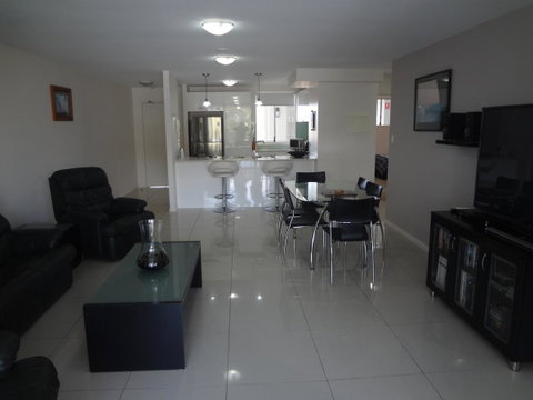 Keith's Sister - Accommodation Brisbane 13