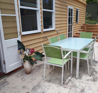 Retro Beach Flat - Accommodation Brisbane