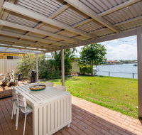 Lowset home on the canal - Dolphin Dr Bongaree - Accommodation Brisbane