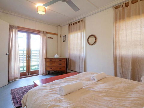 Eddies Place - Accommodation Brisbane 6