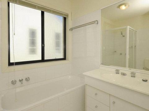 'Bagnall Views' 2/161 Government Rd - Stylish & Modern Duplex Across The Road To The Waters Edge - Accommodation Brisbane 1