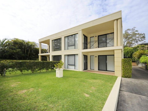 'Bagnall Views' 2/161 Government Rd - Stylish & Modern Duplex Across The Road To The Waters Edge - Accommodation Brisbane 0