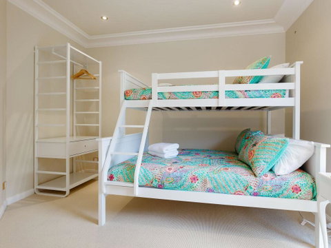 'Baylife Villa' 4a Warruga St - Large Home With WIFI, Netflix, Aircon, Linen & Spectacular Views - Accommodation Brisbane 1