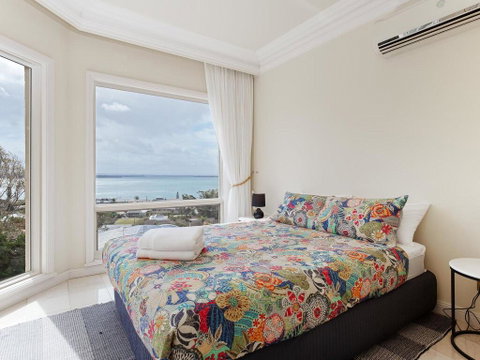 'Baylife Villa' 4a Warruga St - Large Home With WIFI, Netflix, Aircon, Linen & Spectacular Views - Accommodation Brisbane 2