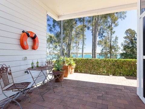 'Corlette Waterfront', 2/44 Danalene Parade - Waterfront Luxury, WIFI, Aircon, Boat Parking - Accommodation Brisbane 3
