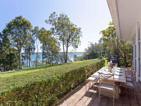 'Corlette Waterfront', 2/44 Danalene Parade - Waterfront Luxury, WIFI, Aircon, Boat Parking - Accommodation Brisbane 2