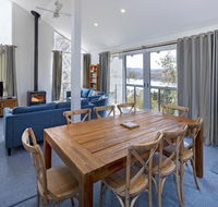 'Matilda' - Spacious  centrally located with great lake views - Accommodation Brisbane
