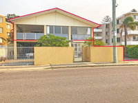 'Mooring Two Upstairs' 23 Shoal Bay Rd - Stunning views WIFI Air Conditioning and Boat Parking