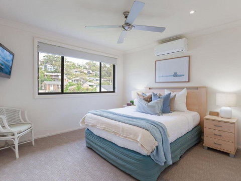 'Sandy Point Haven', 21a Sandy Point Rd - Stylish Haven With WIFI, Air Conditioning & Water Views - Accommodation Brisbane 0