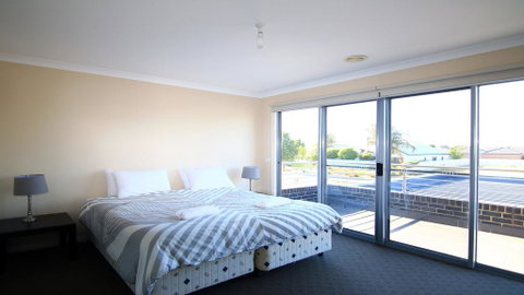 'The Anchorage By The Lake' - Accommodation Brisbane 3