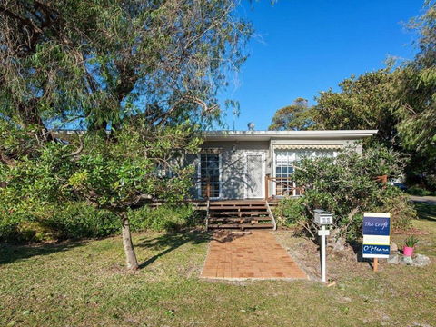 'The Croft' 11 Boulder Bay Rd - Cosy Beach House With Aircon & Only 270m To The Beach - Accommodation Brisbane 0