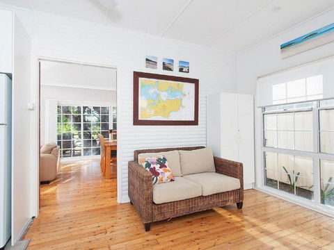 'The Croft' 11 Boulder Bay Rd - Cosy Beach House With Aircon & Only 270m To The Beach - Accommodation Brisbane 3