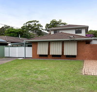 'Willows At The Bay' 111 Horace St - Large House with Aircon WIFI and Boat Parking. - Accommodation Brisbane