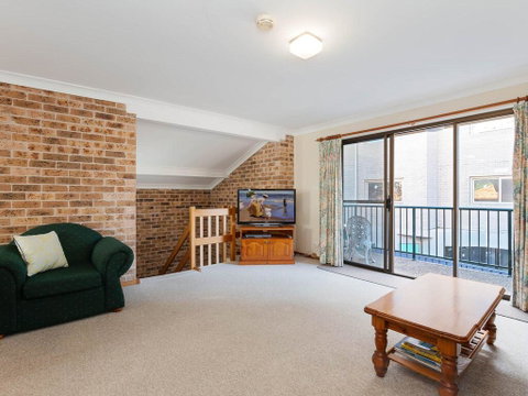1 'Monterea' 3 Ondine Close - Walking Distance To Beach - Accommodation Brisbane 1