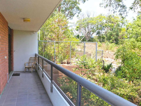 1 'The Commodore' 9-11 Donald St - Ground Floor Unit, Close To Shops, Cafe's And Marina - Accommodation Brisbane 2