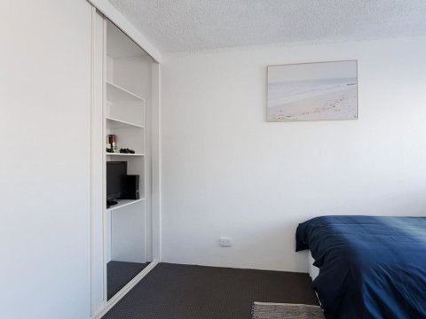 1 'The Poplars' 34 Magnus St - Panoramic Water Views, Pool, Aircon & WIFI - Accommodation Brisbane 1