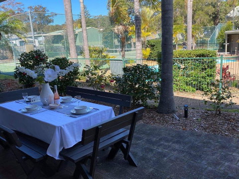 10 'Carindale' 19 Dowling St - Ground Floor Unit With WIFI, Foxtel And Linen - Accommodation Brisbane 0